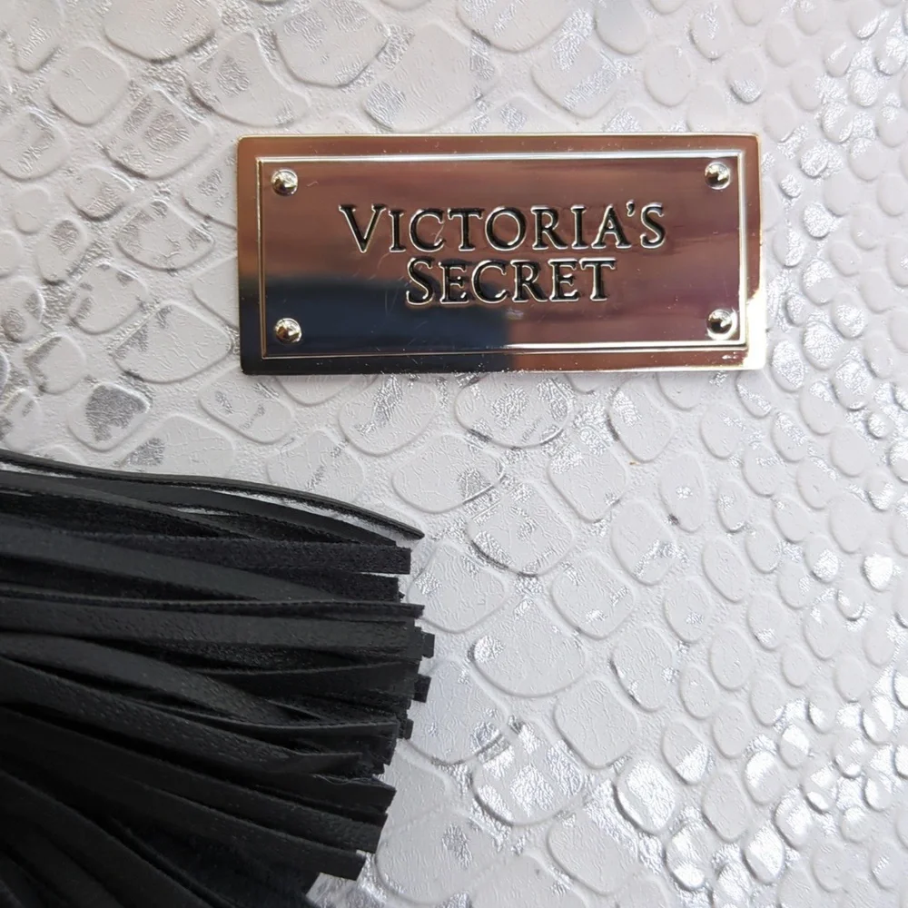 Victoria's Secret snake python print wristlet clutch NWT silver & white party ๐ - Picture 2 of 8
